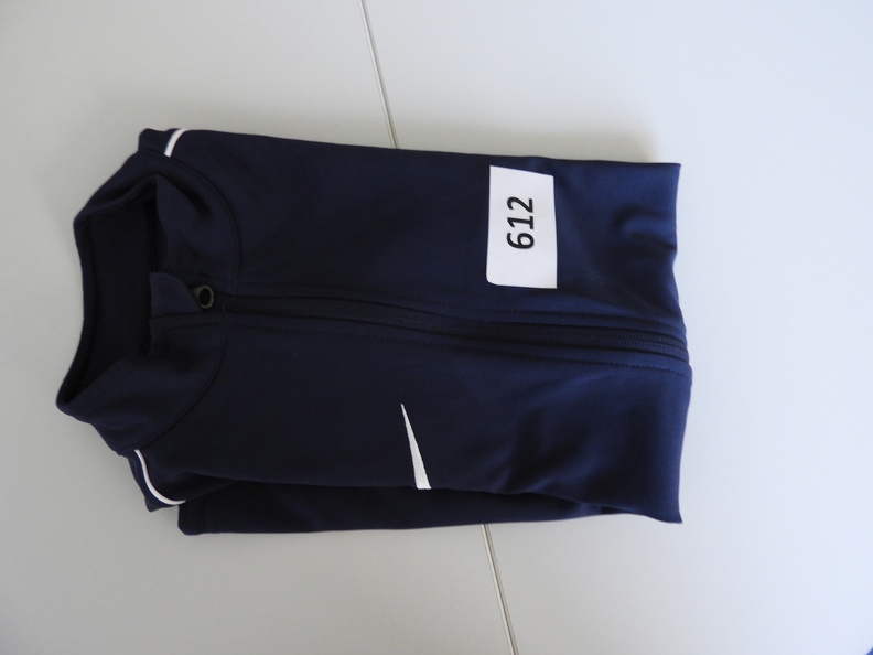 Dunkelblauer Nike Tracksuit Größe 147-158 cm DSCN9193.JPG